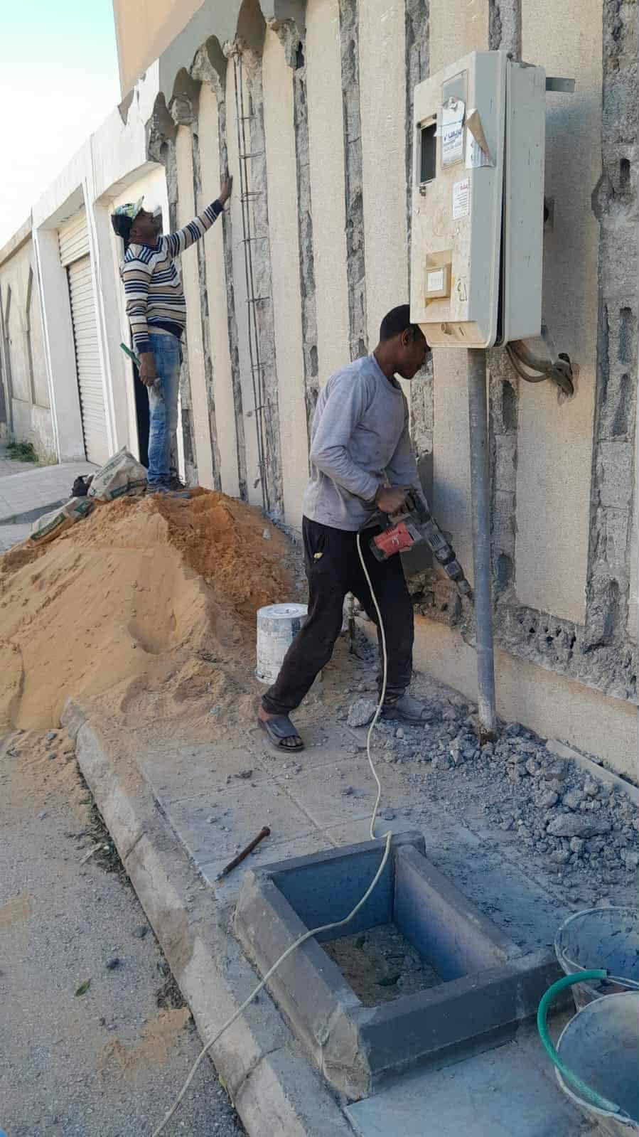 هدم وتكسير الجدران وبلاط الحمام