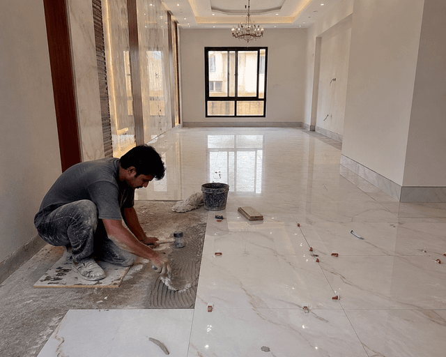 مبلط سيراميك محترف بالدمام تركب بلاط أرضيات فاخرة